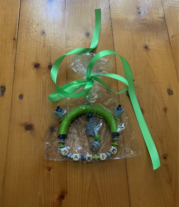 Брязкальце деревяне іменне Максим ангійською