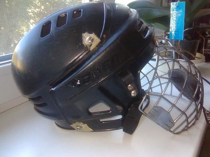 хоккейная защита для головы - шлем.