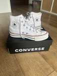 Białe wysokie trampki Converse