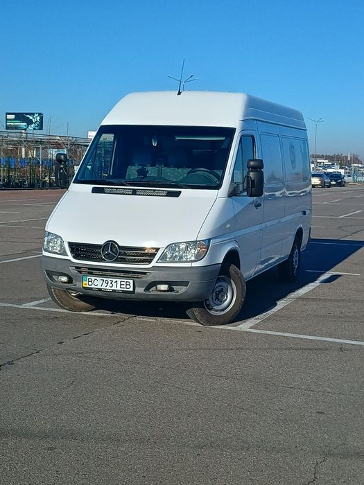 Вантажні перевезення. Оренда буса з водієм. Доставка. Вантажне таксі