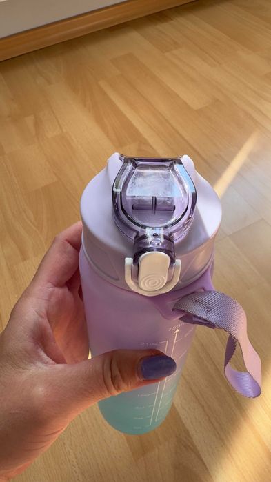 Świetny bidon ze słomką pojemność 750ml