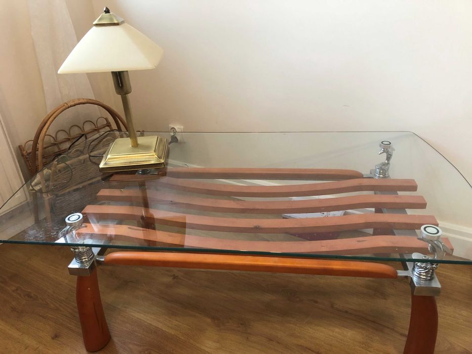 Ława szklana z lampką