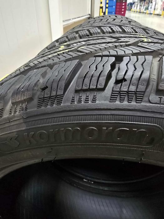 Komplet opon zimowych Kormoran 4 sztuki 225/45 R17 94 V XL