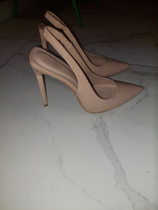 Босоніжки туфлі лаковані 38.5