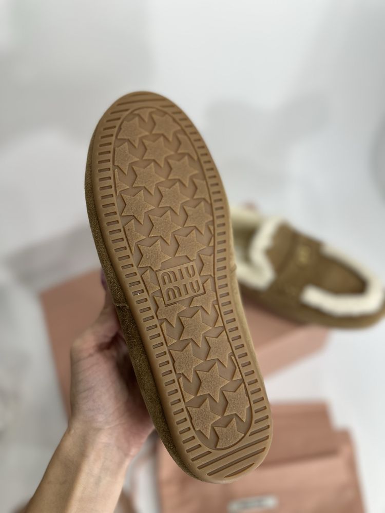 Лофери Miu Miu з овчиною 40