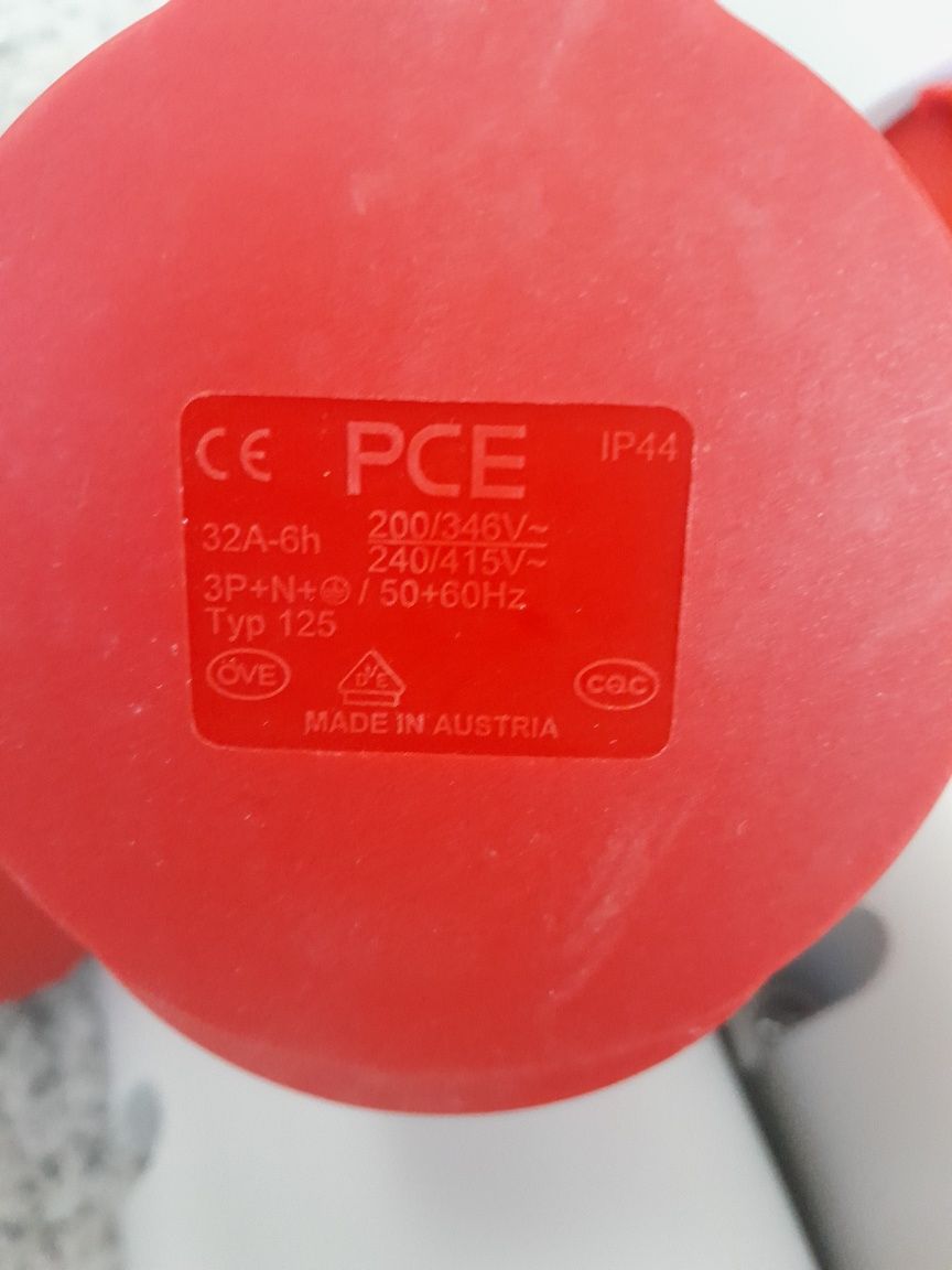 Gniazda natynkowe siłowe 32A 400V 5p