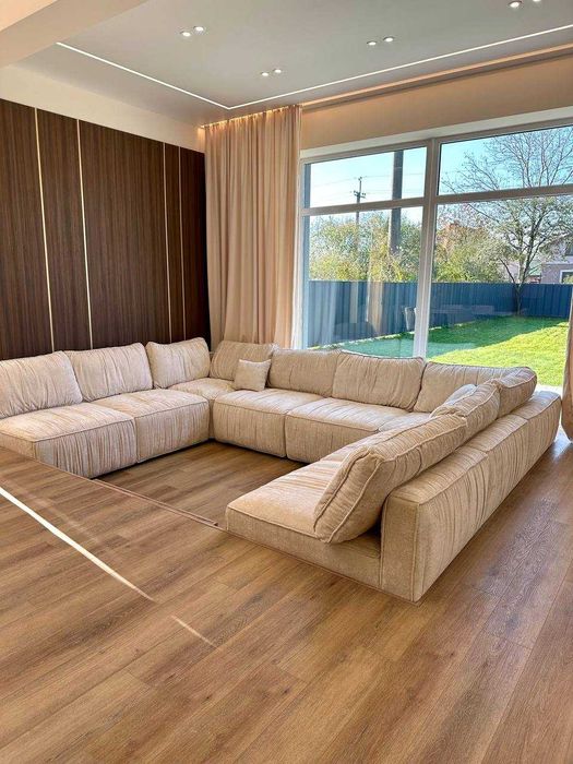 Шикарний Будинок в передмісті