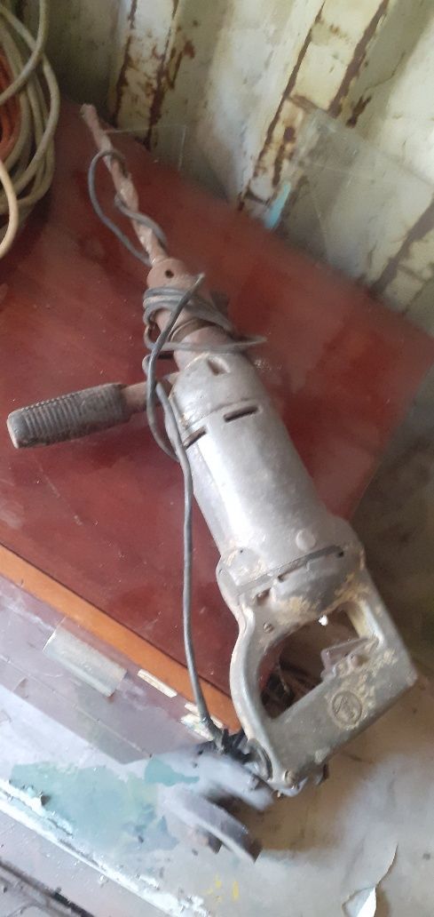 Продам электрическую дрель. Срочно