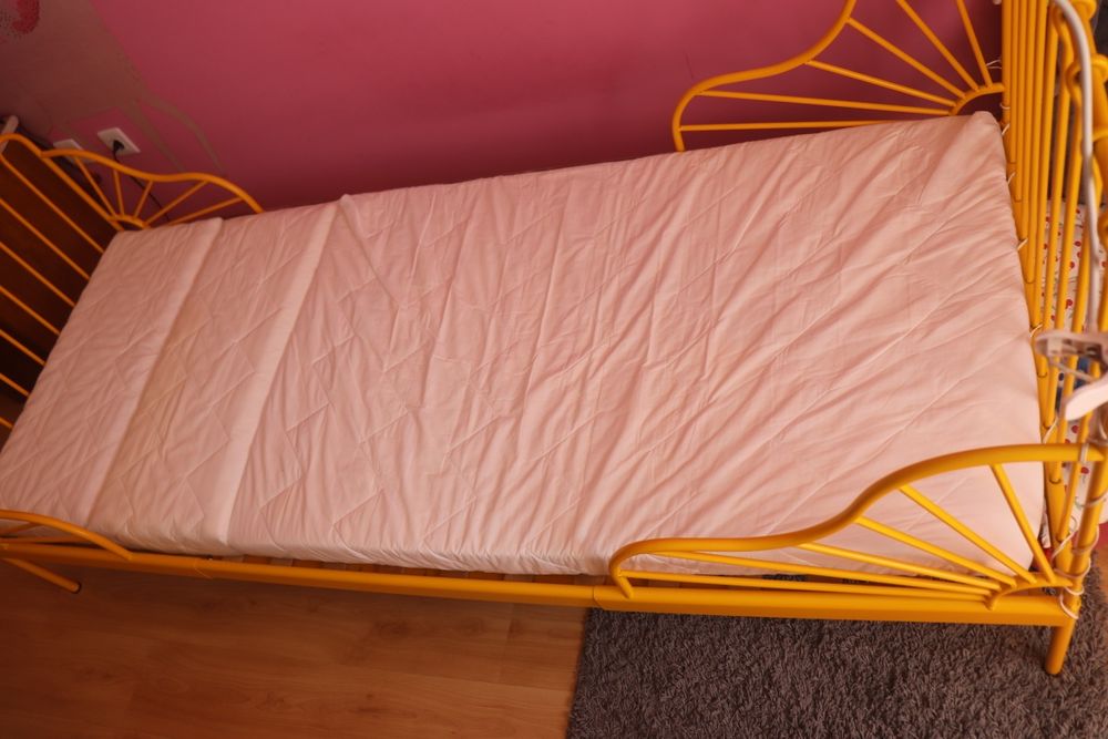 Cama de criança e colchão extensíveis