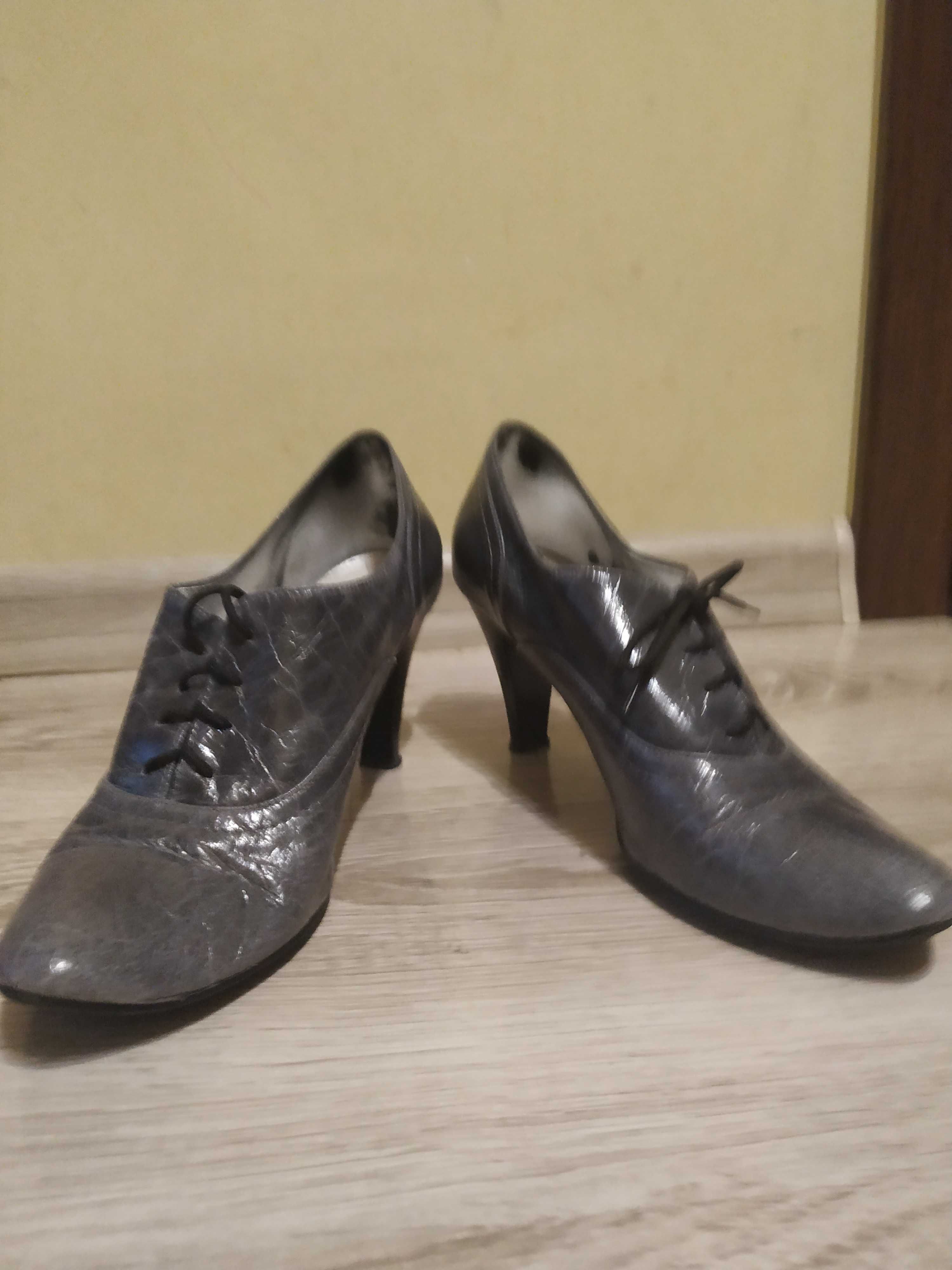 Buty damskie czółenka wiązane