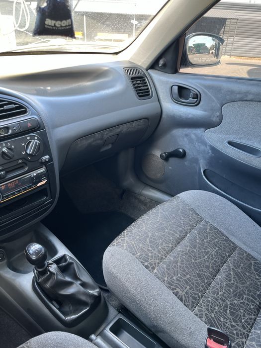 Део сенс 1.3 2006 рік