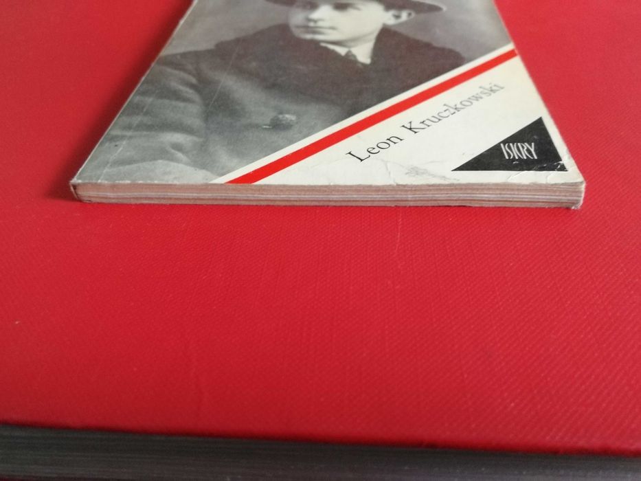 „Leon Kruczkowski” Zenona Macużanka, biografia, Iskry, 1976