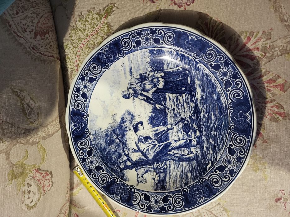 Ceramiczny talerz Delft motyw wiejski sadzenie ziemniaków