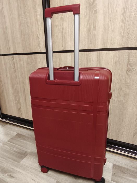 Чемодан большой, валіза великого розміру, валіза на колесах,