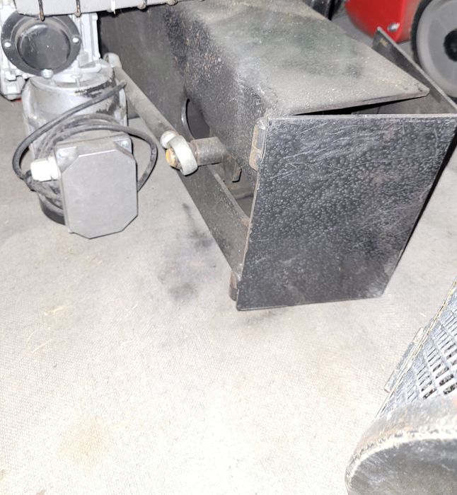 Podajnik  tłokowy  plus  silnik  piec