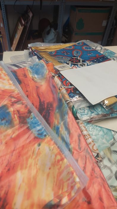 Lote de 15 Lenços Estampados – Seda/Satén Multicoloridos | Novos