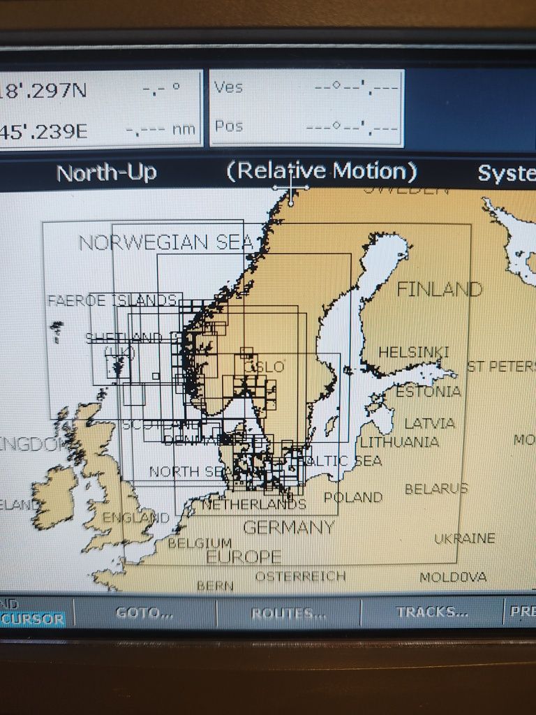 Nawigacja morska, chart plotter, ploter map. Raymarine C80