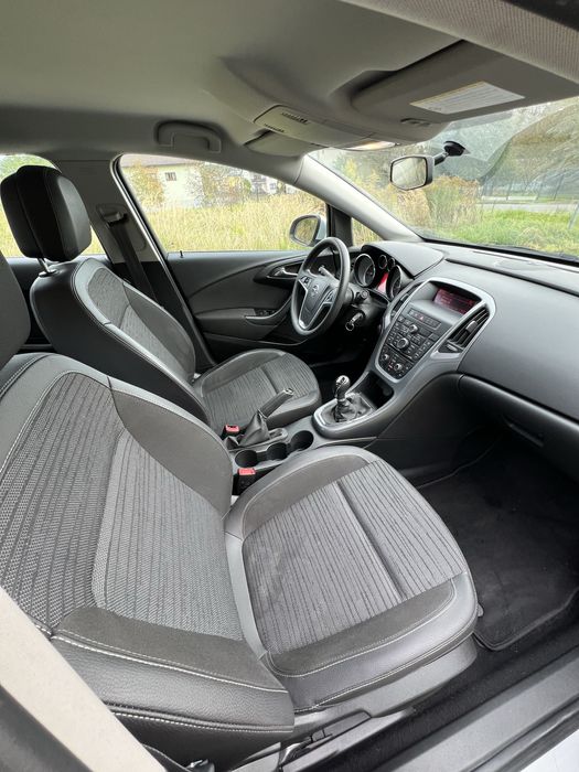Opel Astra 1.4Turbo Sedan*2016r*KLIMA*elektyka*139 000km przebiegu*