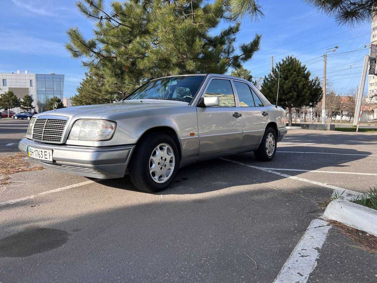 Mercedes w124 E220 1995г