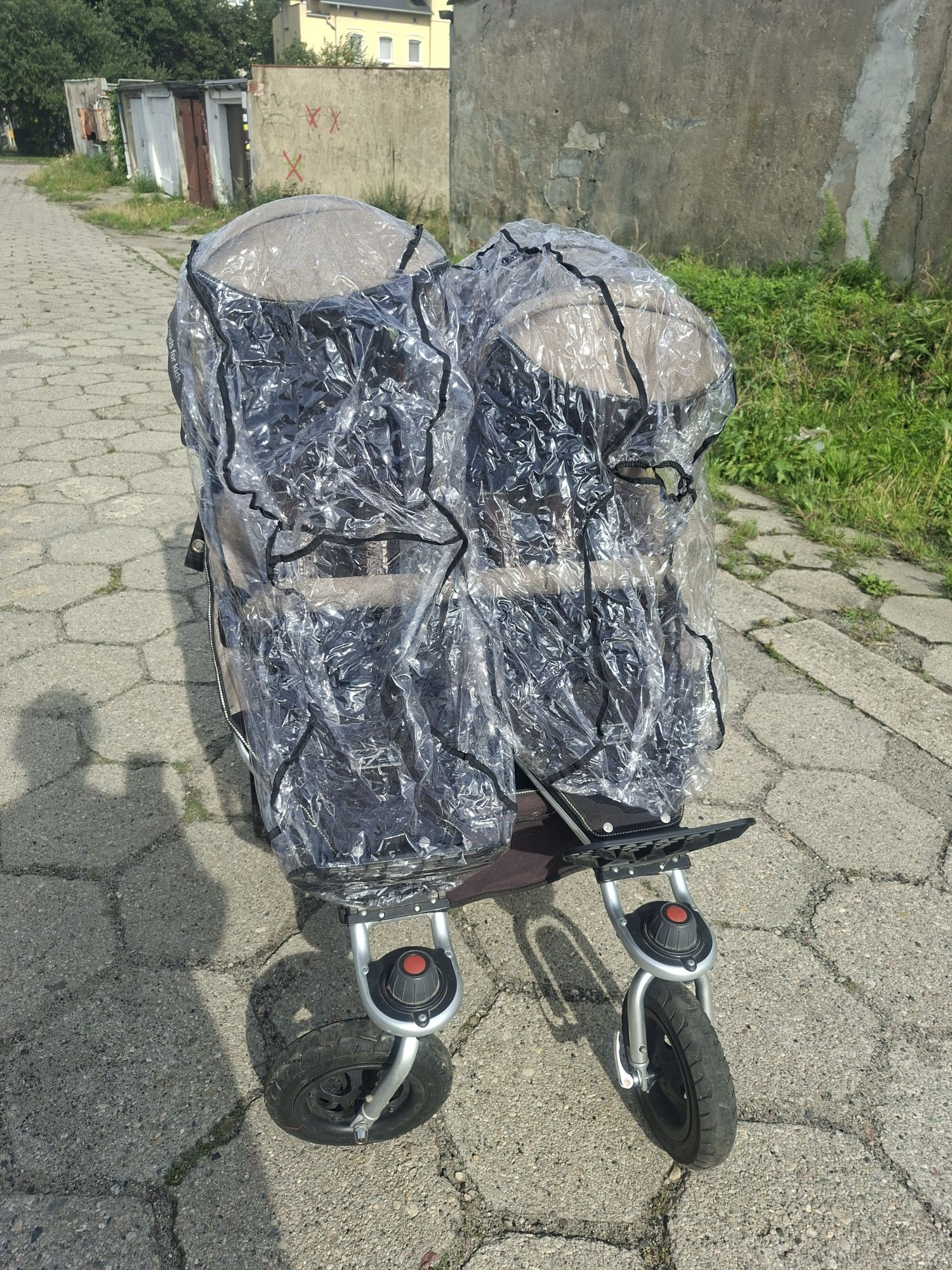 Wózek tfk ze śpiworkami. Rok po roku BLIŹNIAKI
