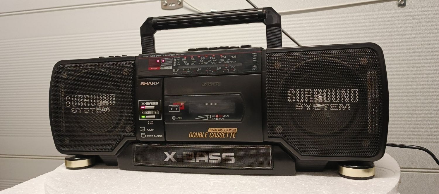 Radiomagnetofon Sharp WQ-T352H(BK) – uszkodzony. Optycznie bdb.