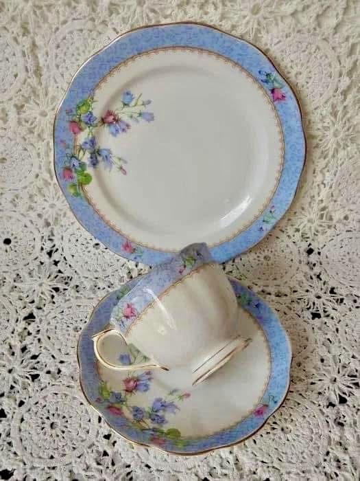 **Przedwojenna Antyk Royal Albert Harebell Anglia Porcelana Filiżanka