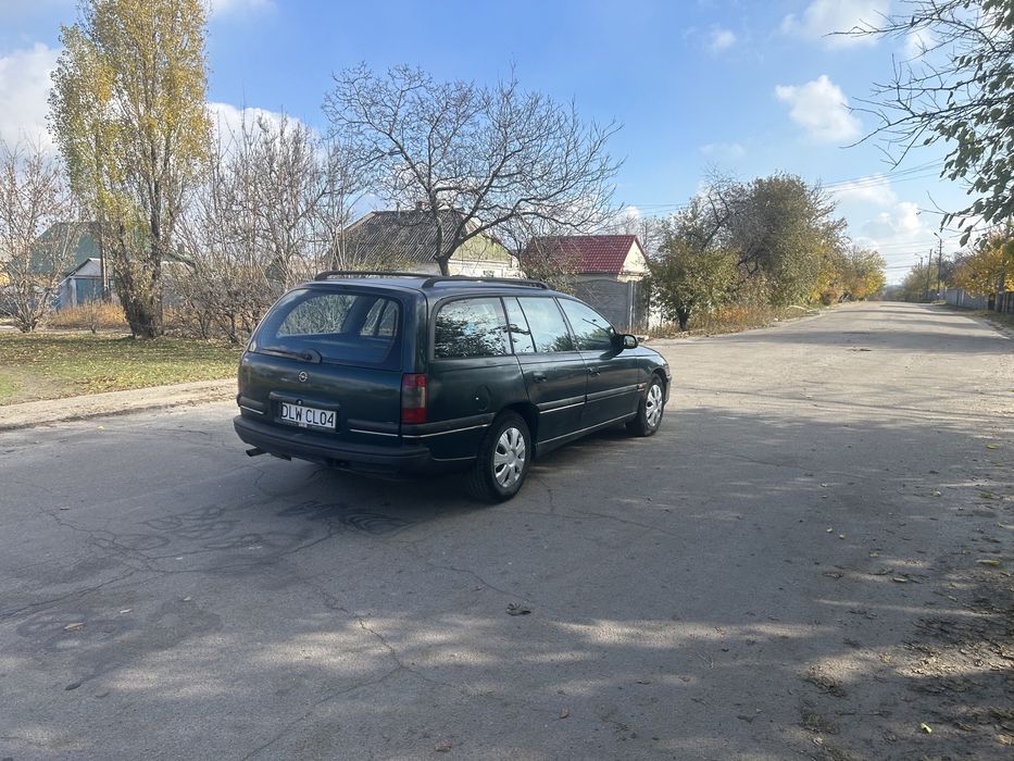 Опель Омега Б на полном ходу