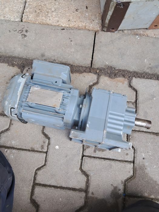 Okazja motoreduktor 0.55kw 47obr