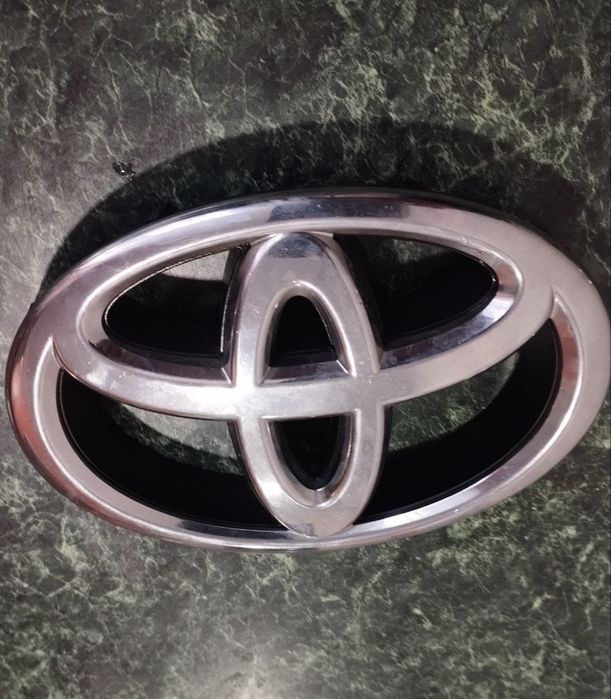 75311-33200 Toyota Camry XV50 Значок решітки радіатора