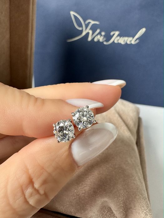 Золотые серьги пусеты с бриллиантами 2 карата