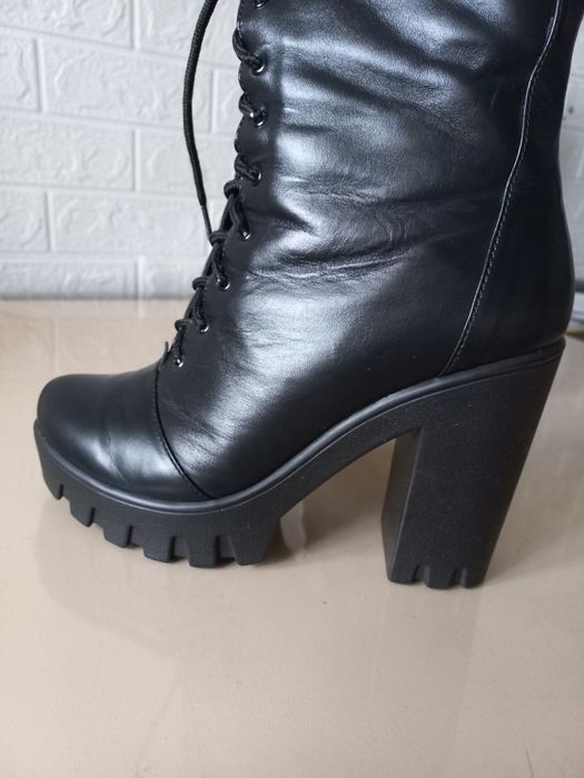 Жіночі чобітки шкіряні