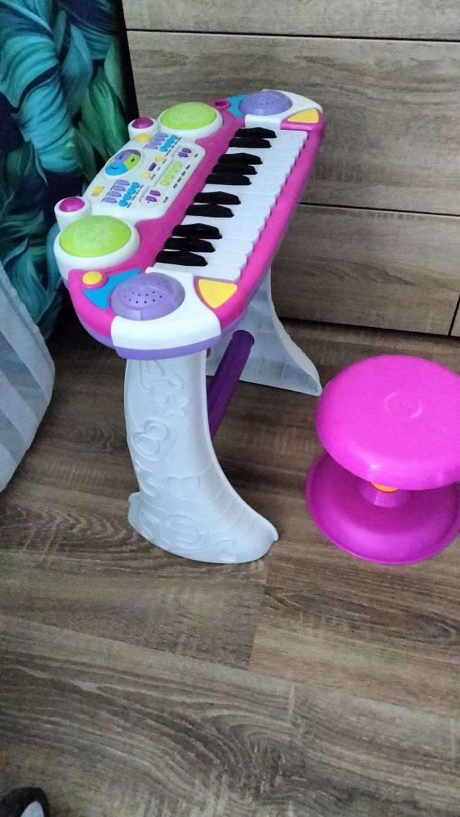 Keyboard z taboretem