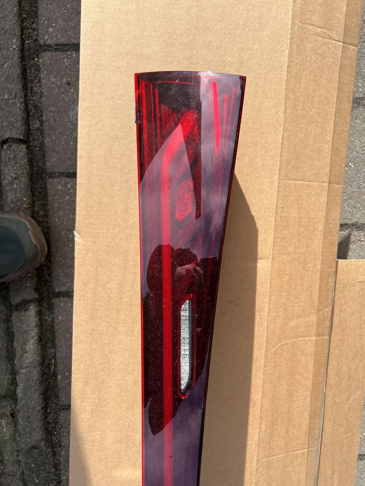 Lampa tyl blenda Mercedes EQE V295