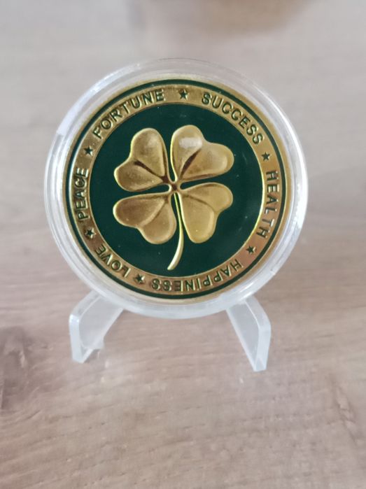 Moneta na szczęście czterolistna koniiczyna
