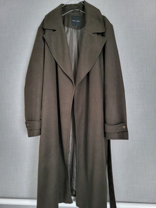 Зелене пальто з поясом