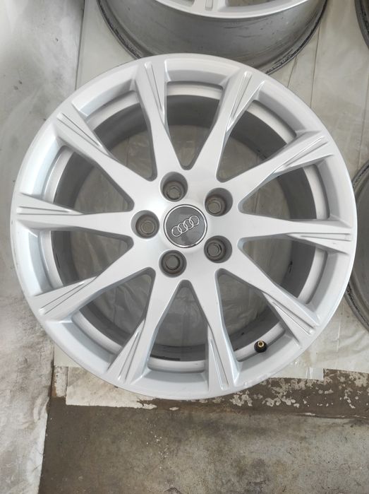 477 Felgi aluminiowe ORYGINAŁ AUDI R 17 5x112 otwór 66,6 Bardzo Ładne