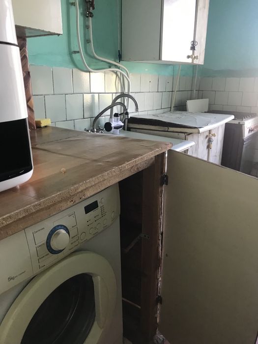 Продаж кімнати на Молодіжній