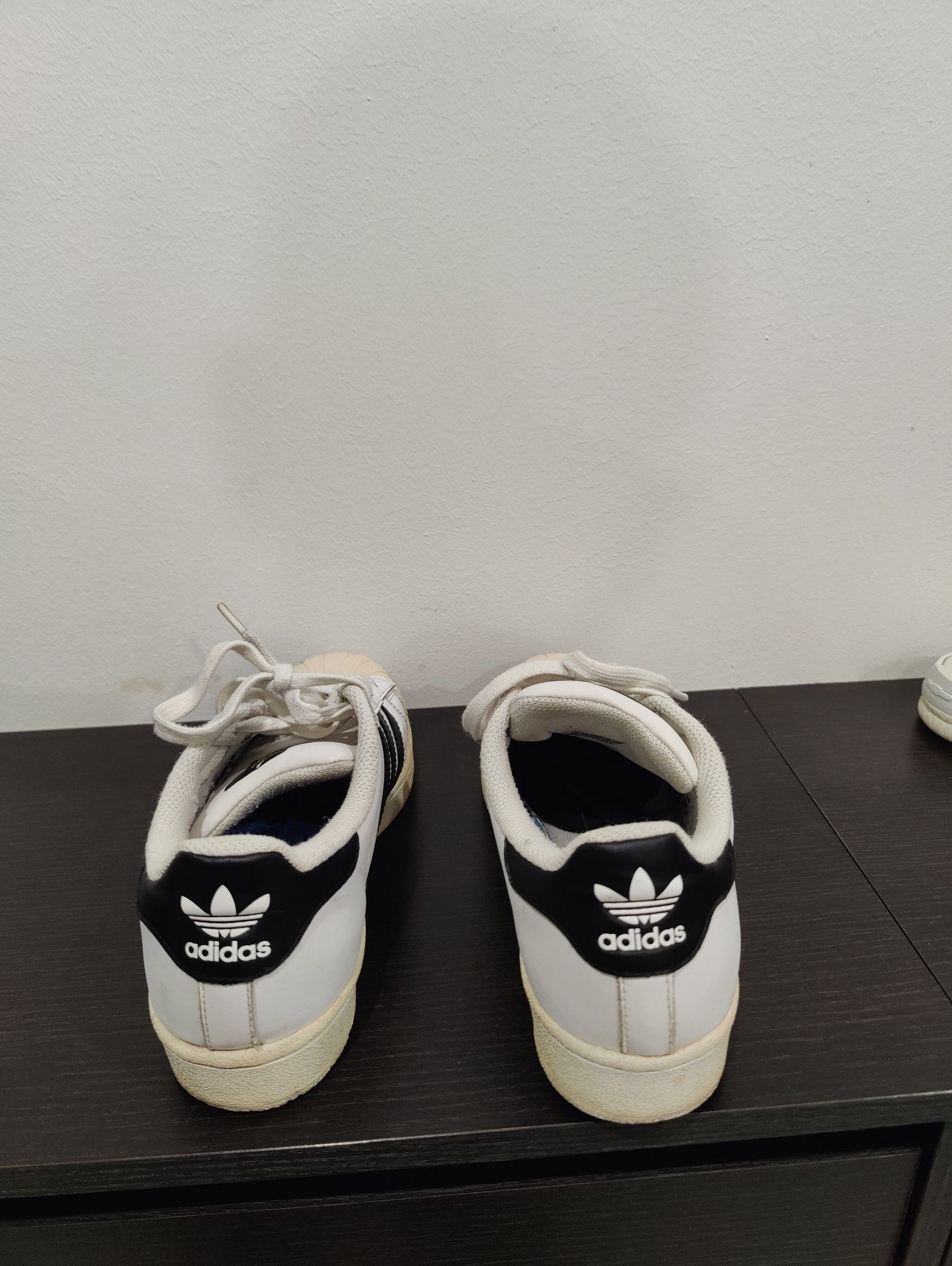 Tênis adidas superstar 38/2