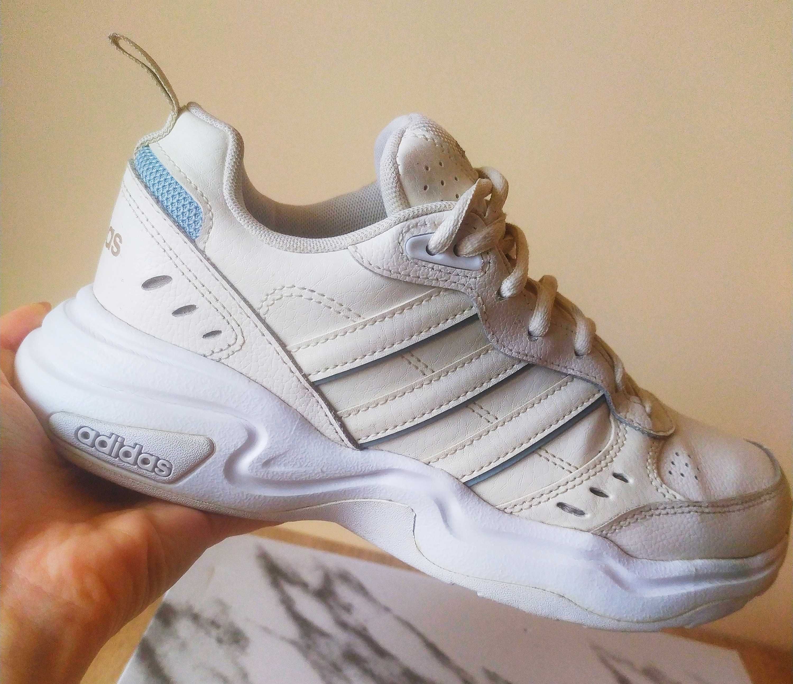 Kremowe skórzane sneakersy ADIDAS Strutter, rozmiar 40 /wkładka 25 cm.