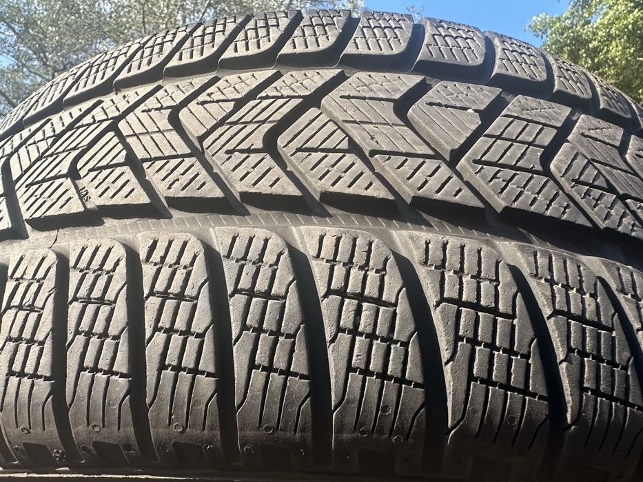 Зимова гума Pirelli R21 255 40