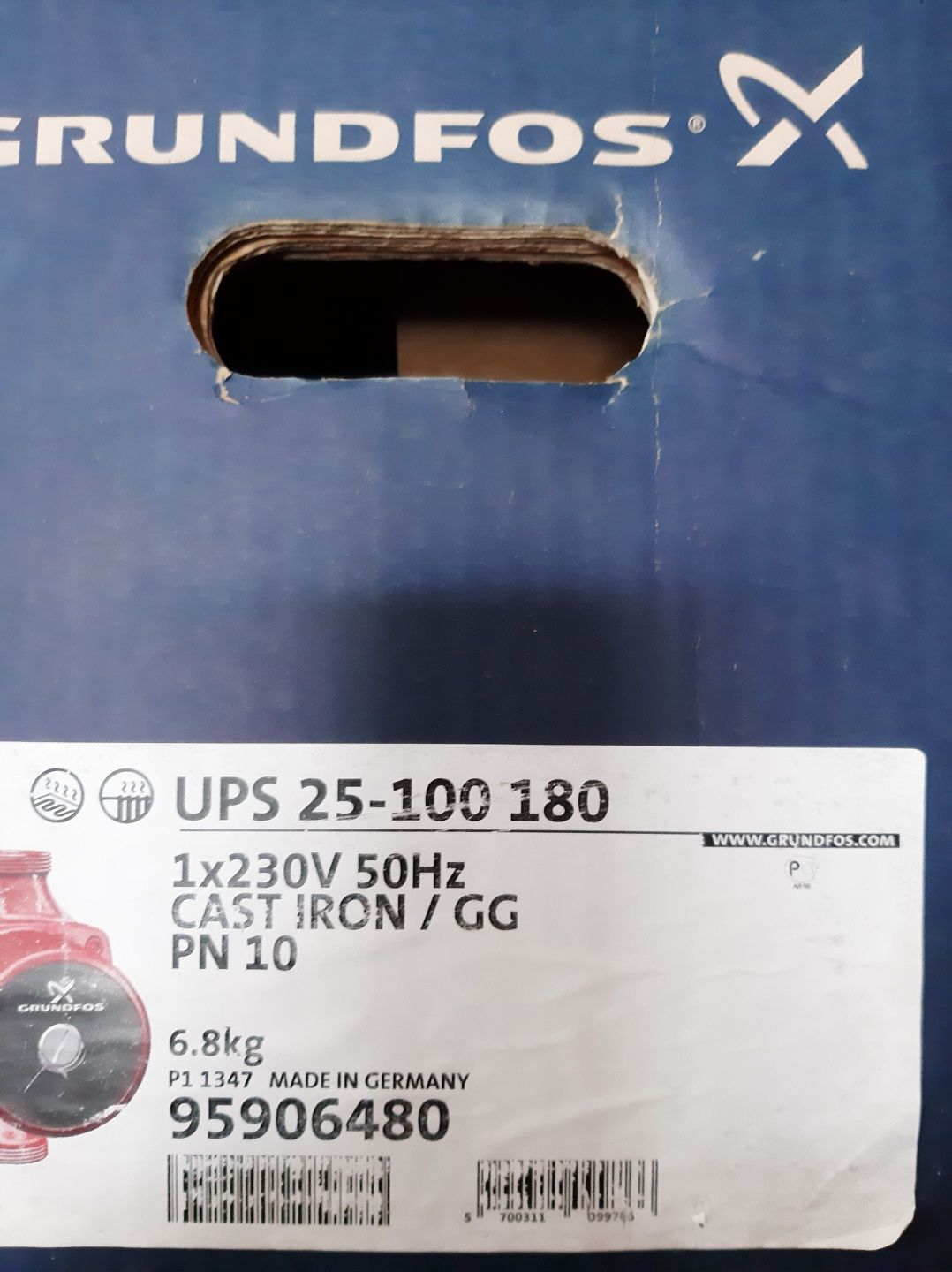 Циркуляционный насос Grundfos. UPS 25-100/180