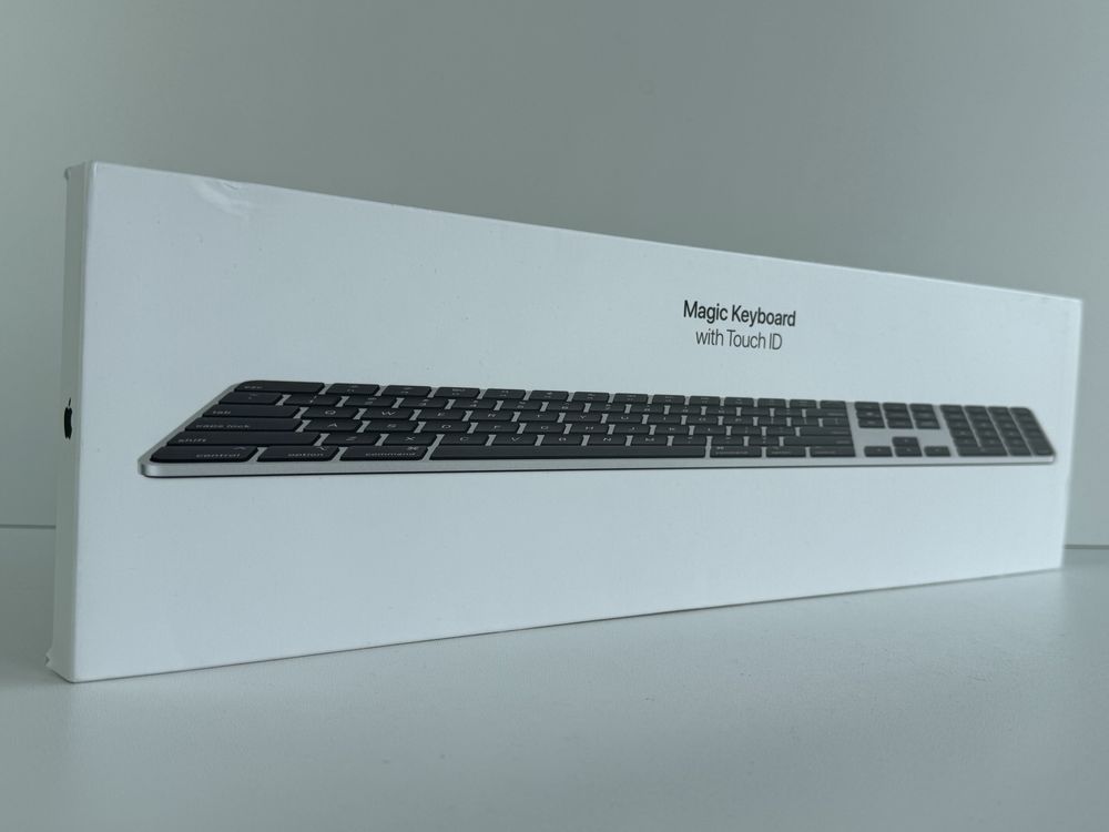клавіатура Apple Magic Keyboard with Touch ID and Numeric Keypad MMMR3