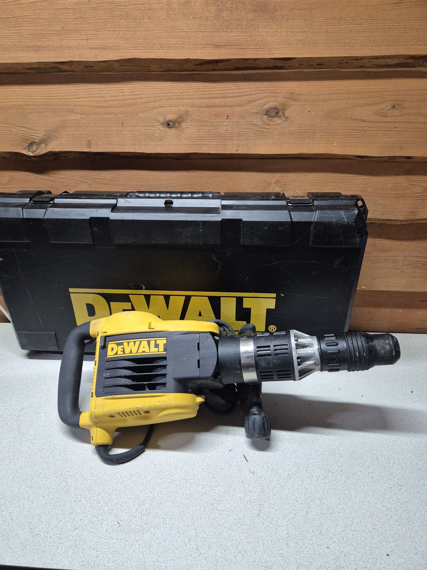 DeWalt Młot Wyburzeniowy SDS-MAX