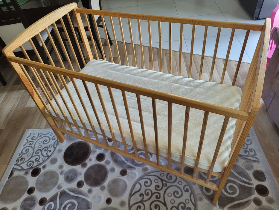 Sprzedam łóżeczko dzieciece 120x60 z materacem