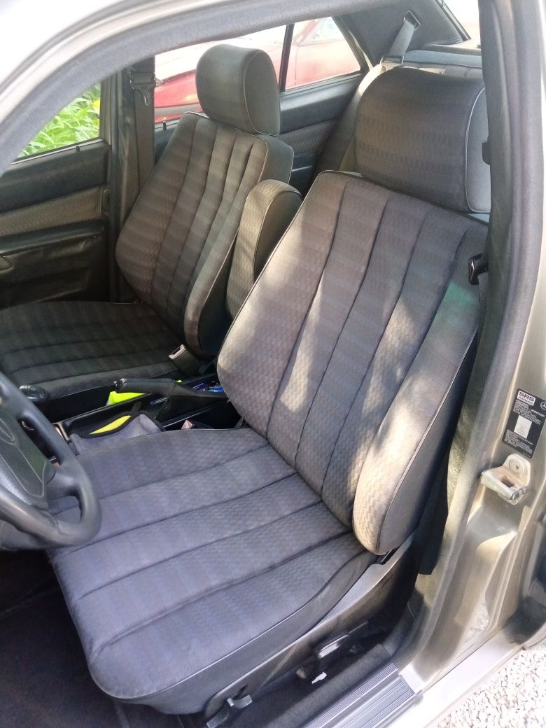 Mercedes 190 ,2.5
