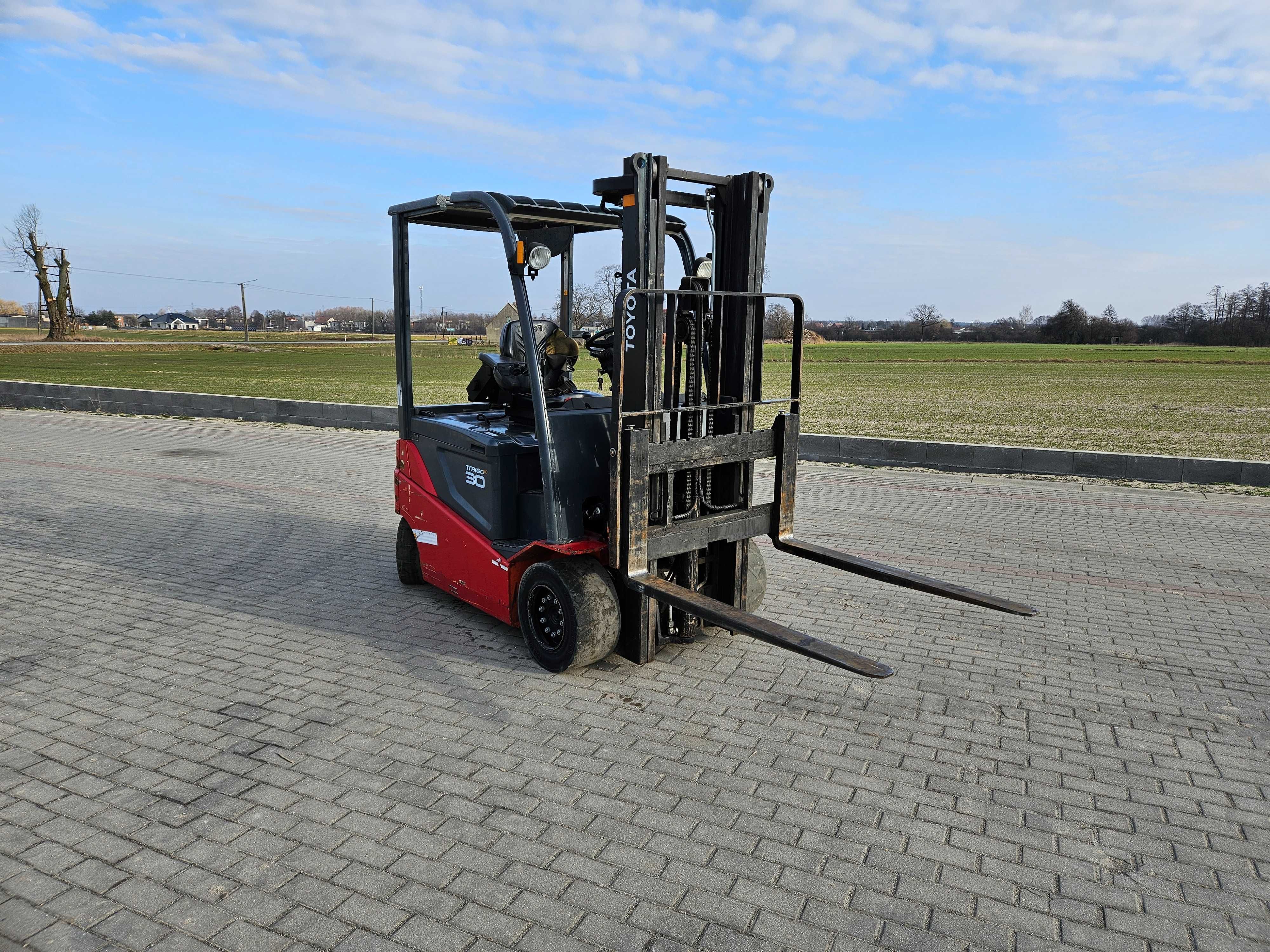 Wózek widłowy elektryczny TOYOTA TRAIGO 30 8FBKT30