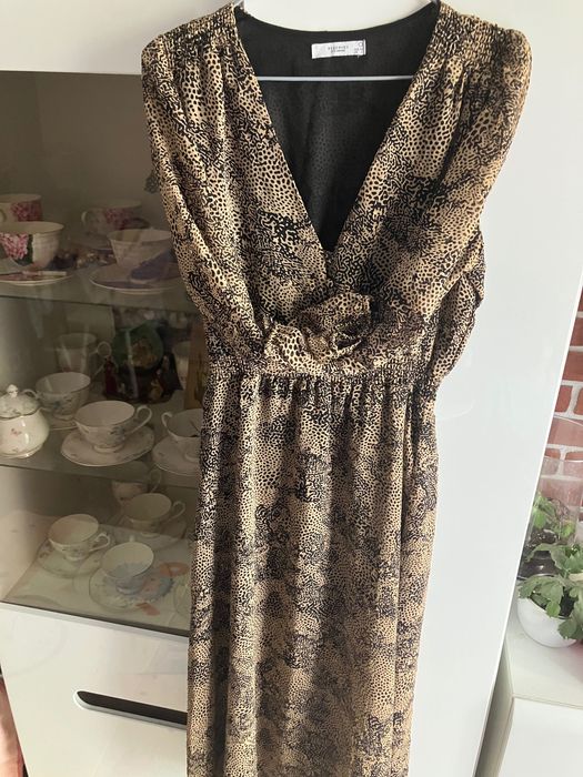 sukienka Reserved midi długa gumka i guziczki