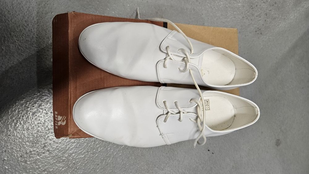 Stan bdb Buty komunijne białe r. 36, chłopięce