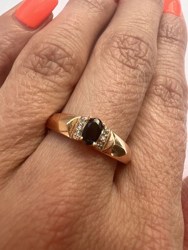 Новое золотое кольцо с бриллтантами и сапфиром красное золото 585 проб