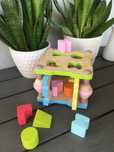 Drewniany sorter Cubika